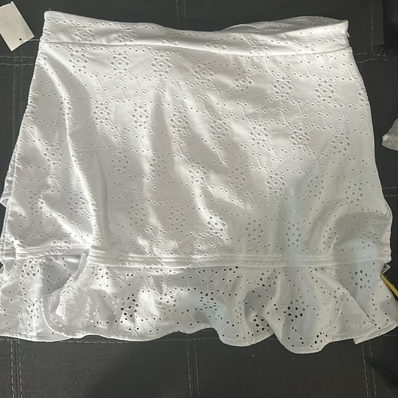 NWT White Eyelet Skirt. Bar III. retails for $49.50 - Picture 4 of 4